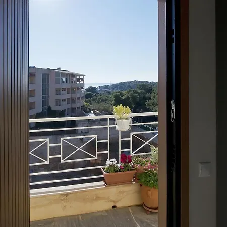 Lucyzen! Stylish Apt, Athenian Riviera, Near