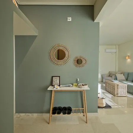 Lucyzen! Stylish Apt, Athenian Riviera, Near