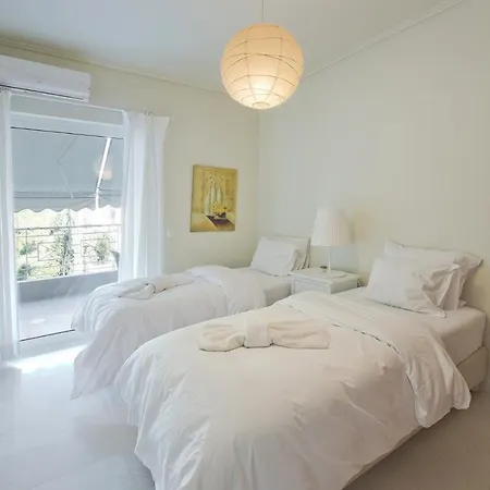 Lucyzen! Stylish Apt, Athenian Riviera, Near *